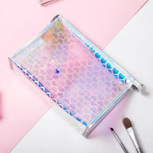 Cargar imagen en el visor de la galería, Cosmetiquera Corazones 💕
